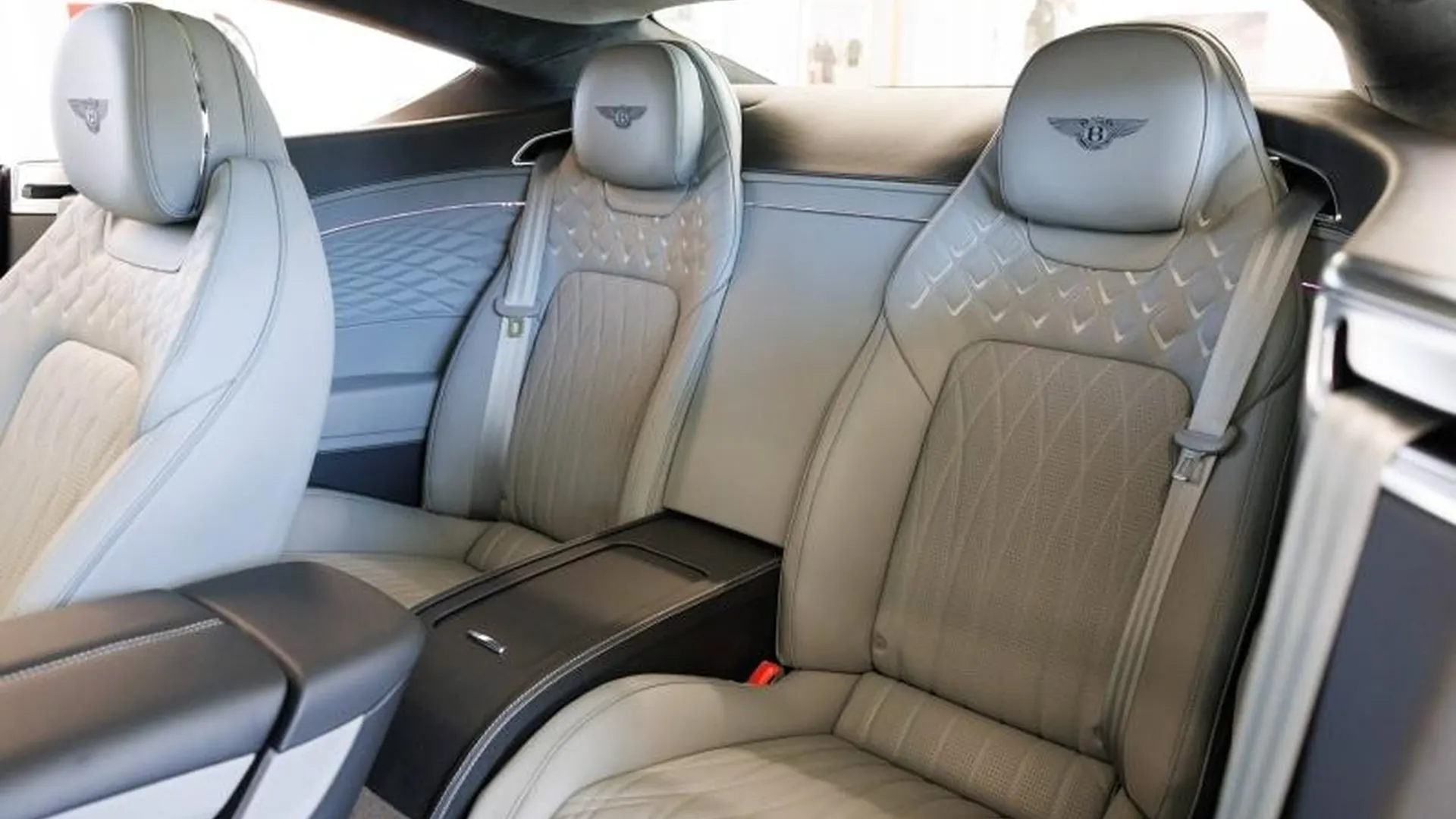 Bentley CONTINENTAL GT AZURE — photo 24