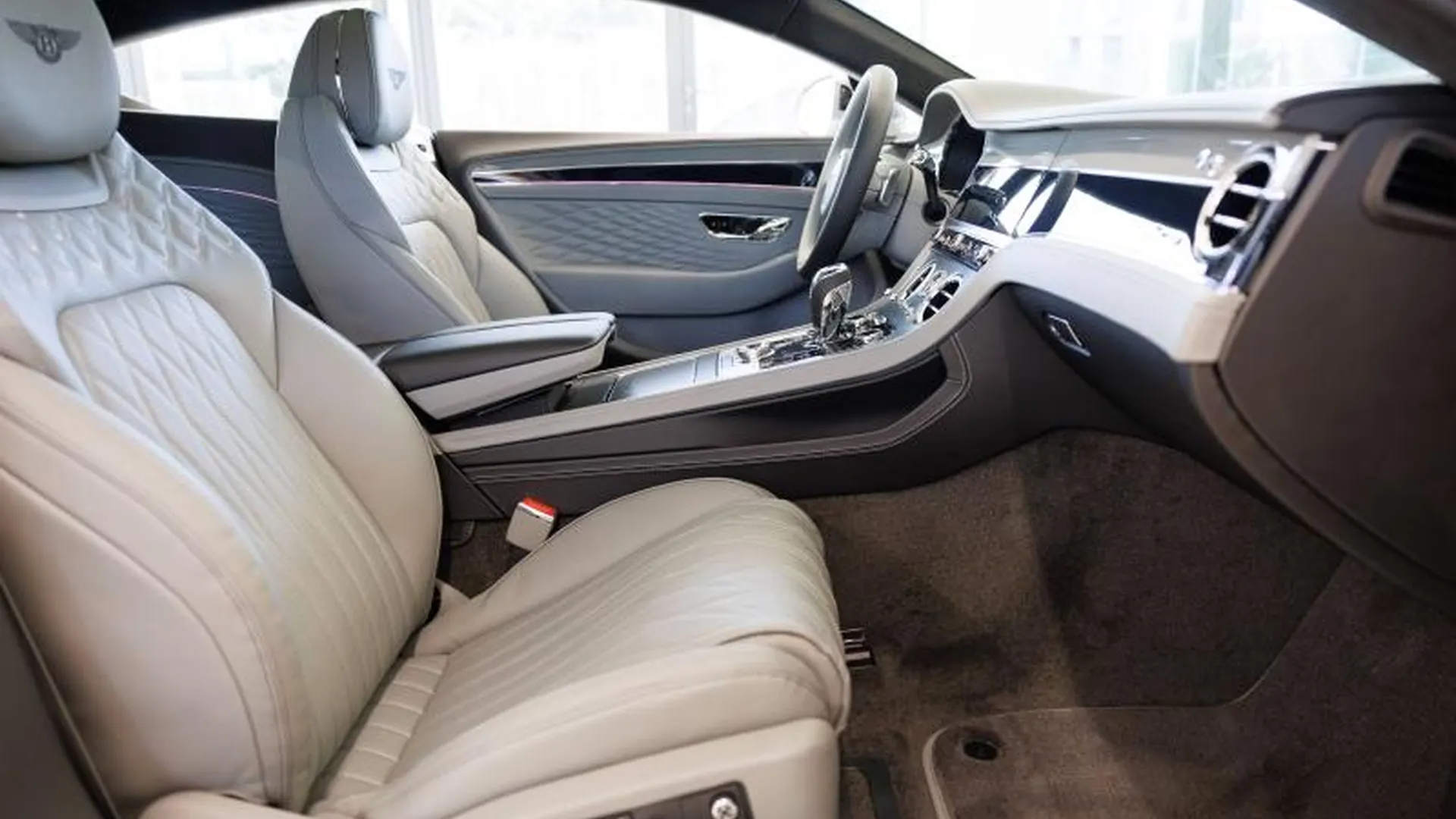 Bentley CONTINENTAL GT AZURE — photo 16