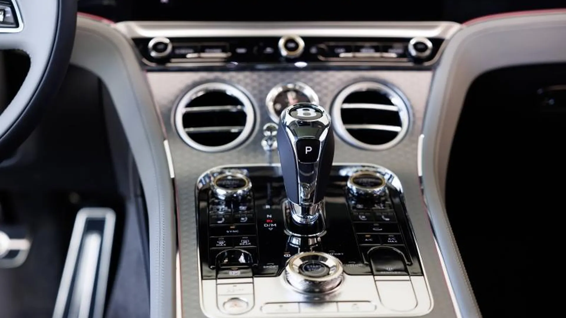 Bentley CONTINENTAL GT AZURE — photo 19