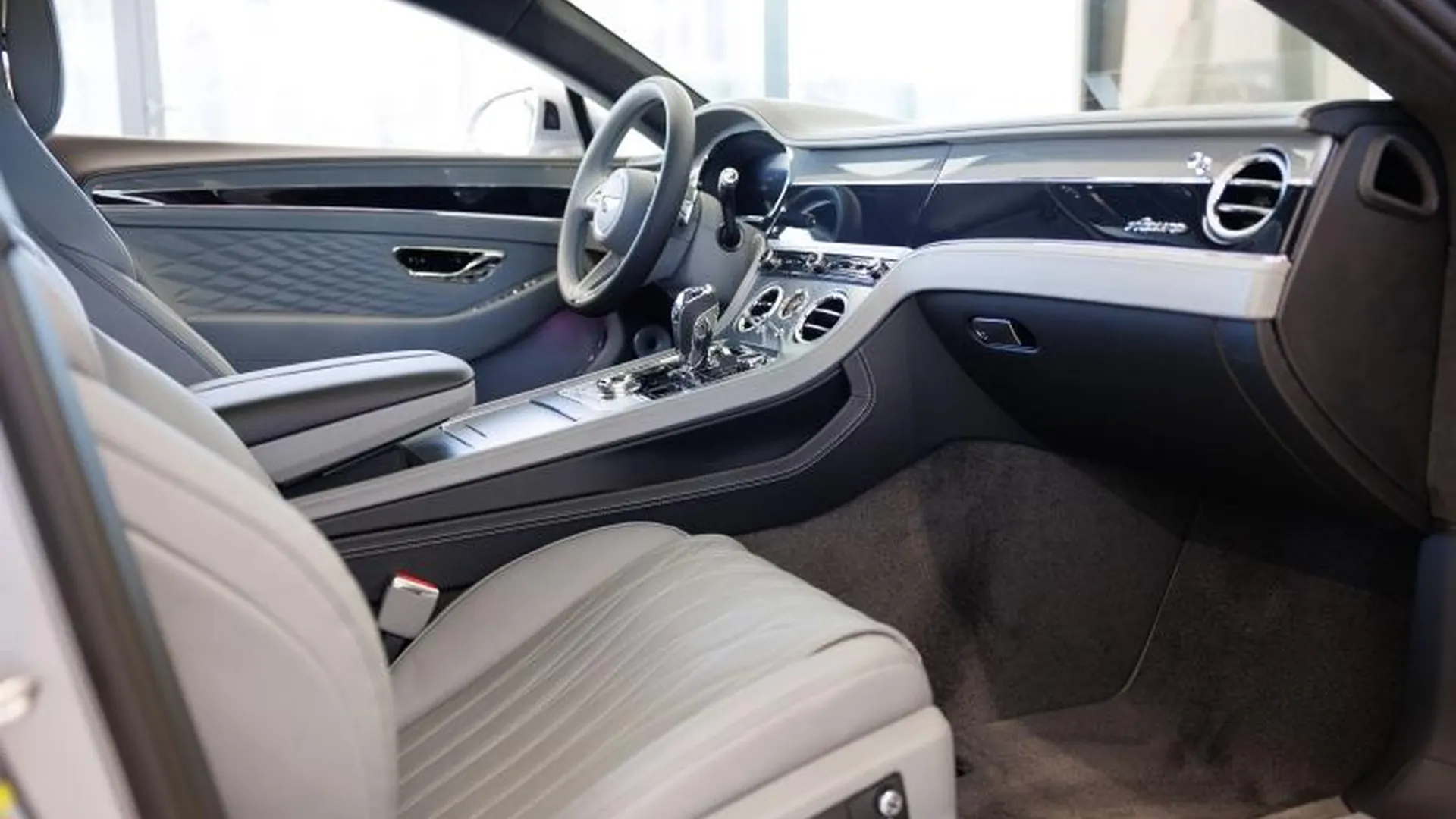 Bentley CONTINENTAL GT AZURE — photo 15