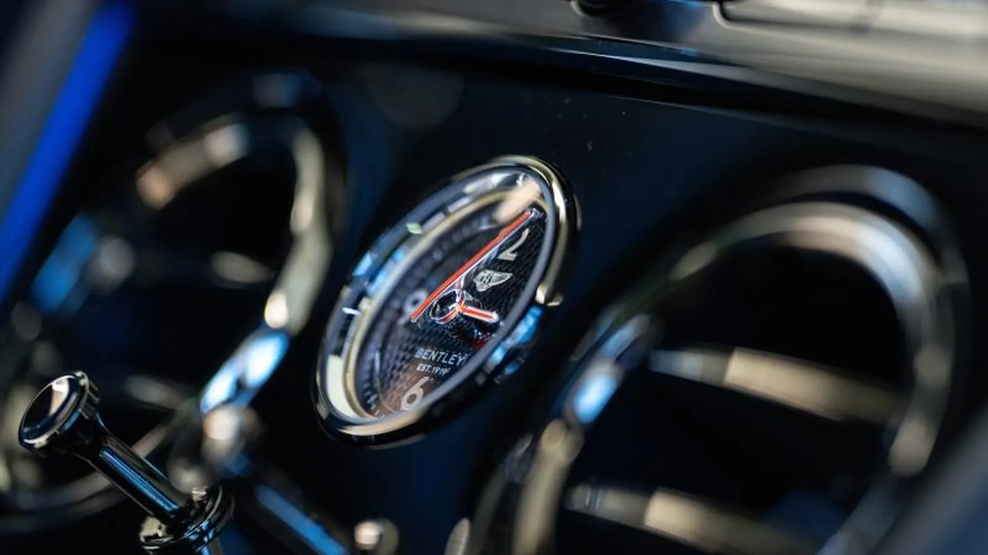 Bentley CONTINENTAL GT V8 HYBRID S — photo 31