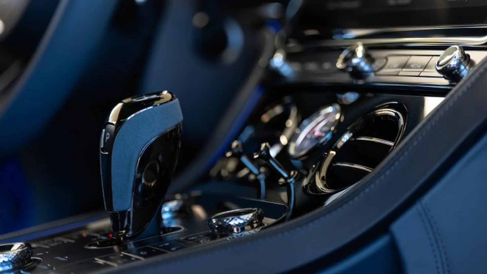 Bentley CONTINENTAL GT V8 HYBRID S — photo 30