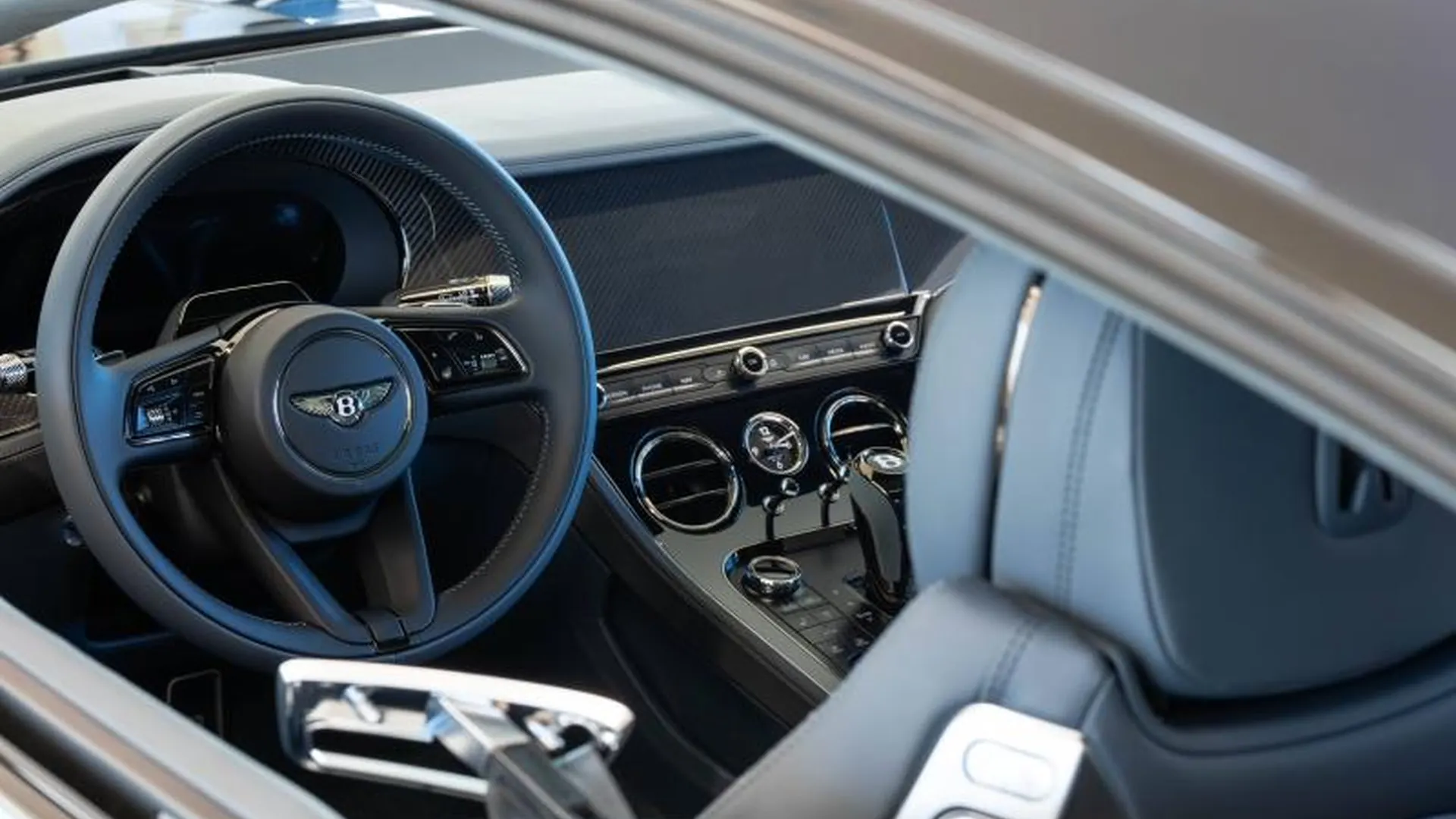 Bentley CONTINENTAL GT V8 HYBRID S — photo 34