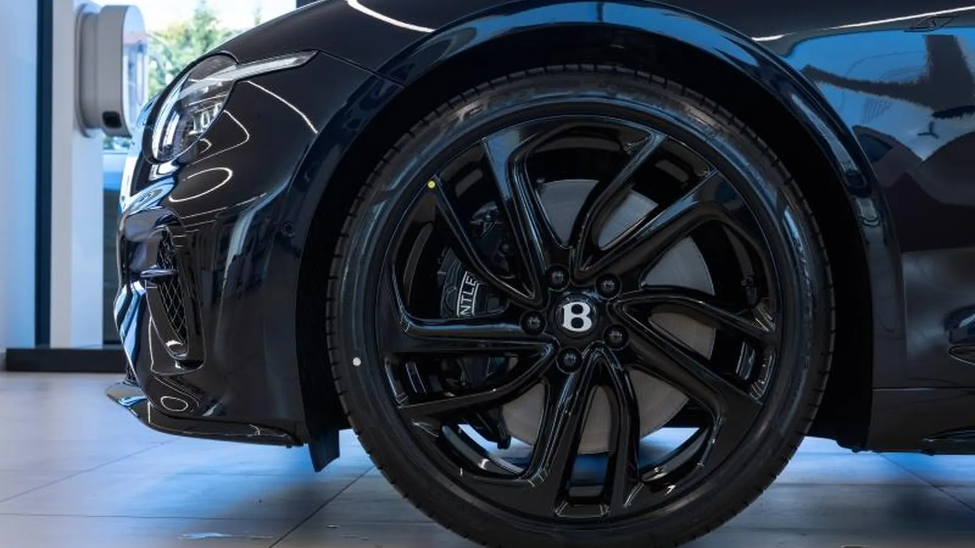 Bentley CONTINENTAL GT V8 HYBRID S — photo 6