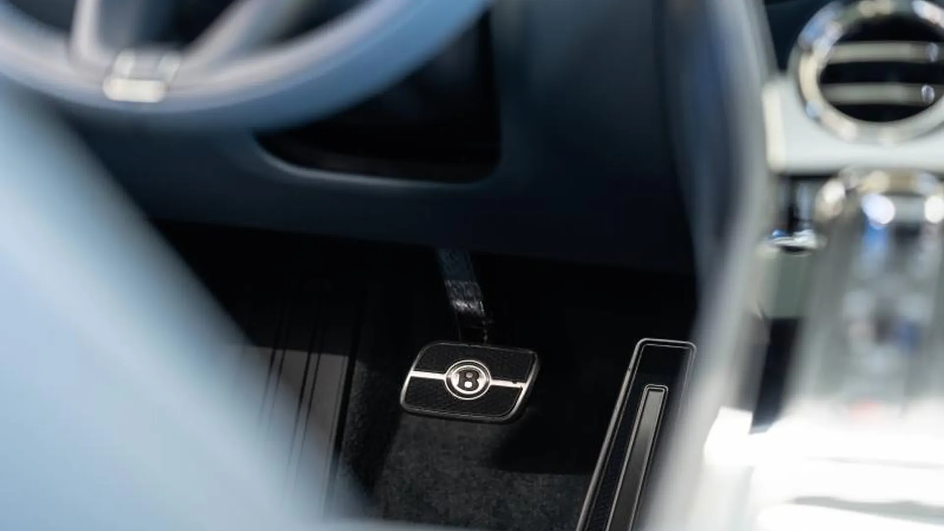 Bentley CONTINENTAL GT V8 HYBRID S — photo 26