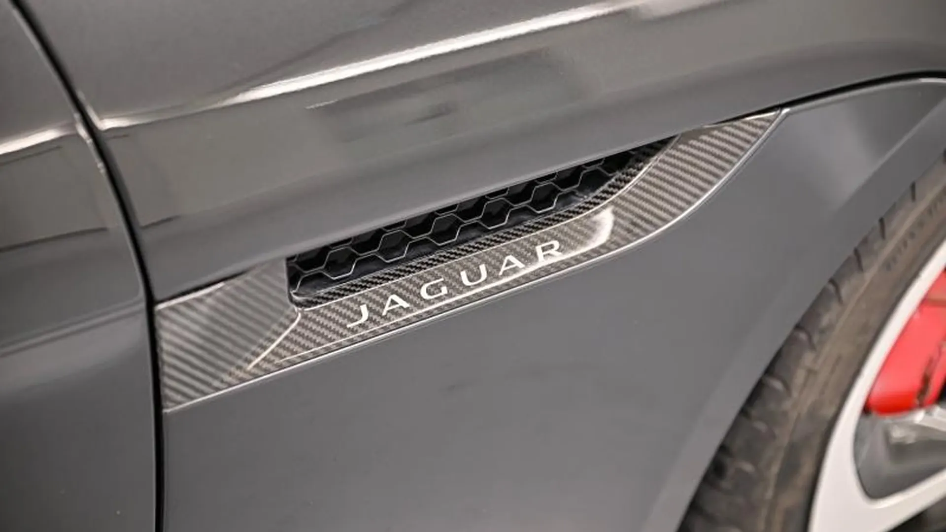 Jaguar F-Type Coupe — photo 8