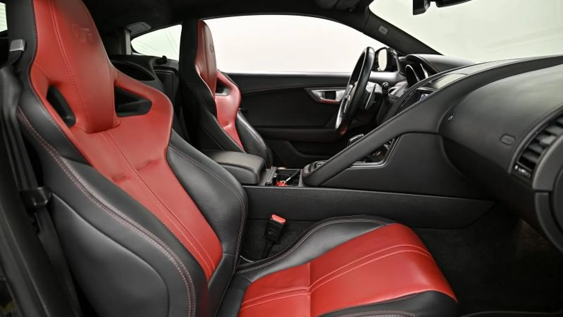 Jaguar F-Type Coupe — photo 20