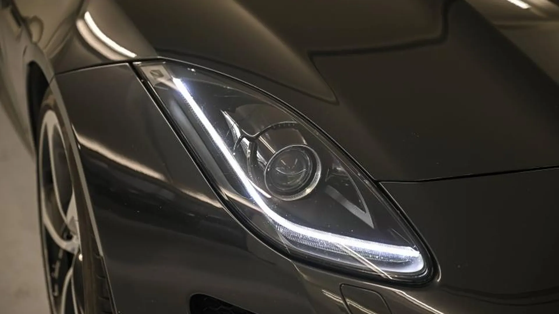 Jaguar F-Type Coupe — photo 6