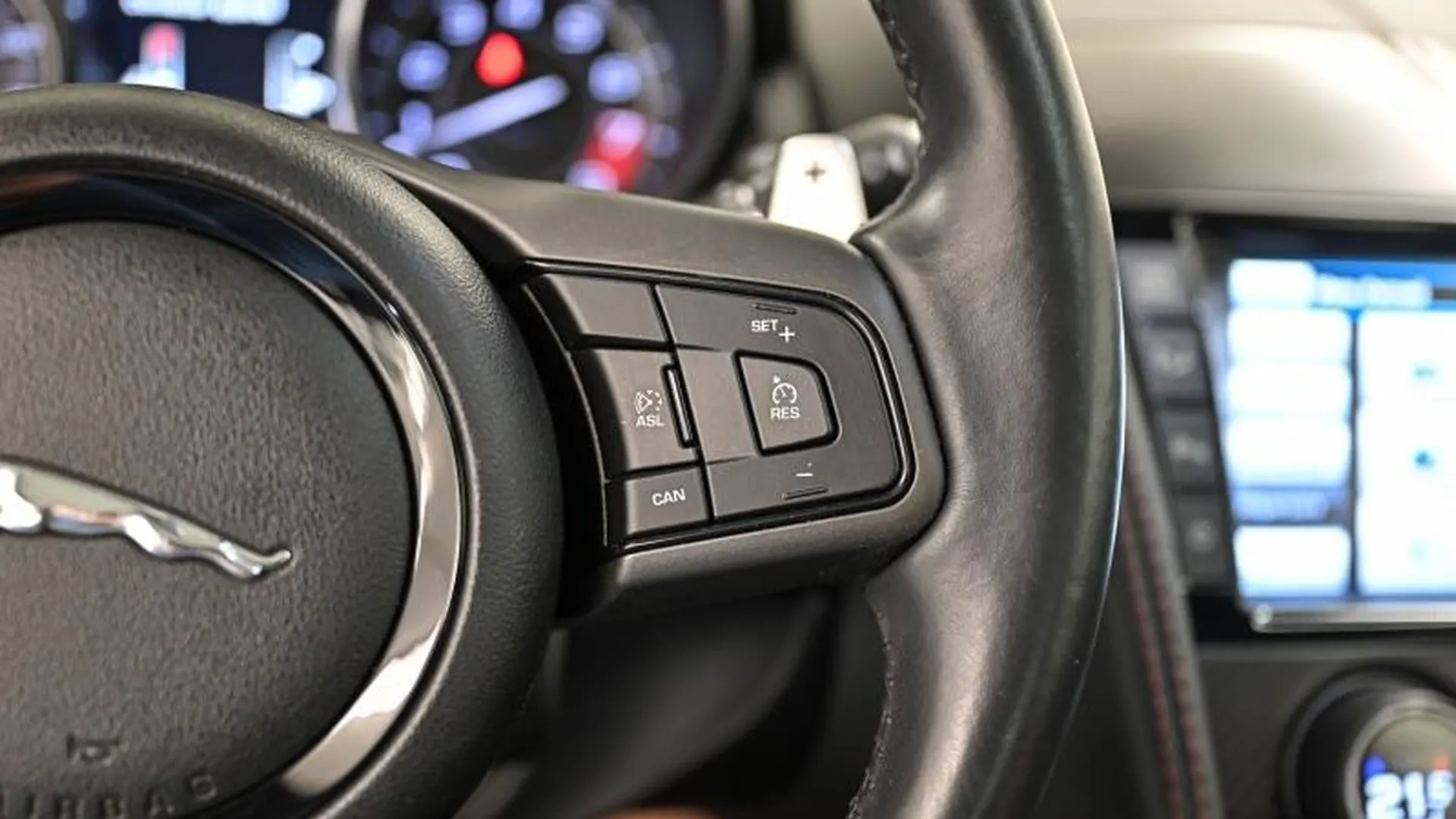 Jaguar F-Type Coupe — photo 28
