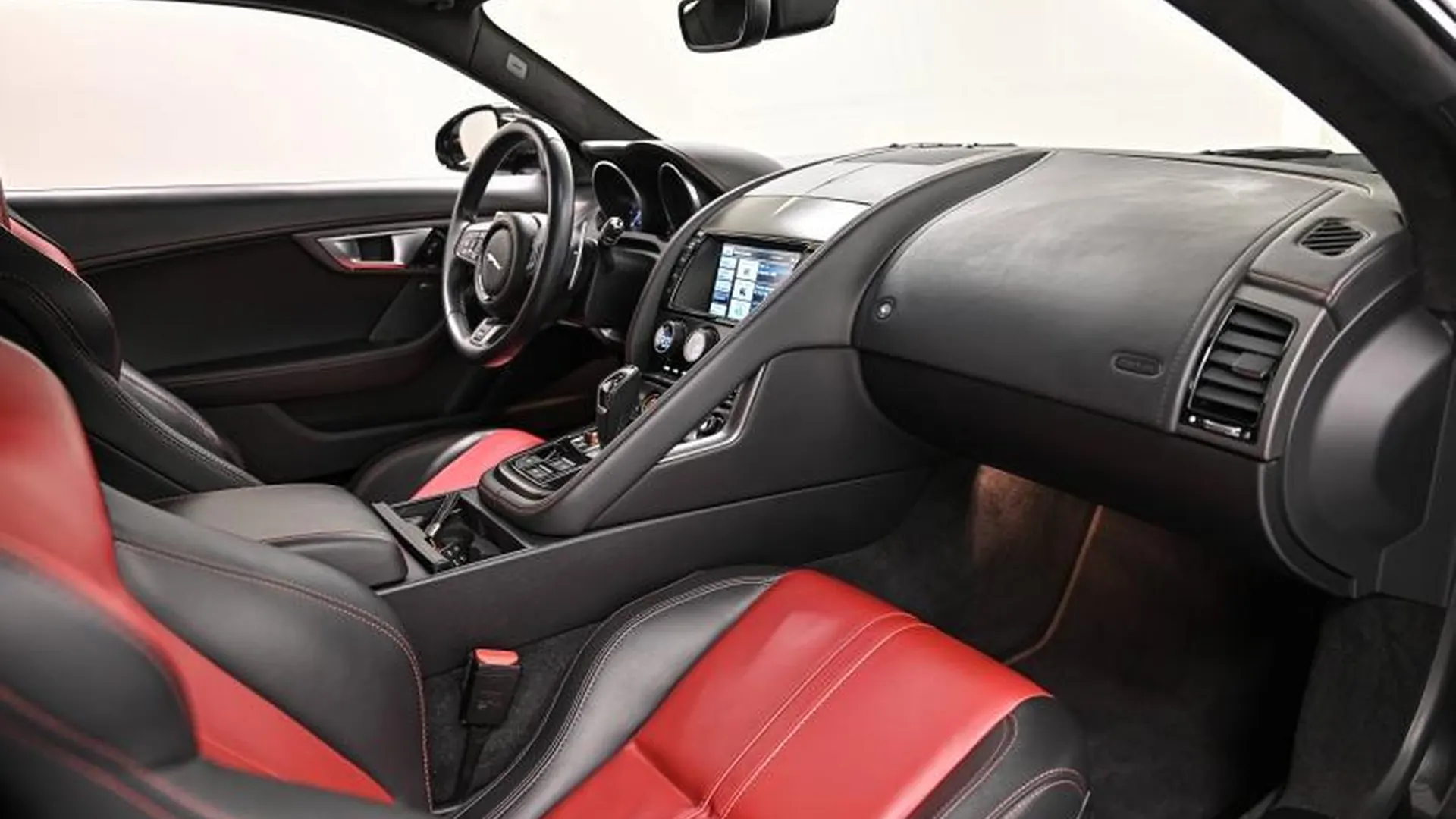 Jaguar F-Type Coupe — photo 19