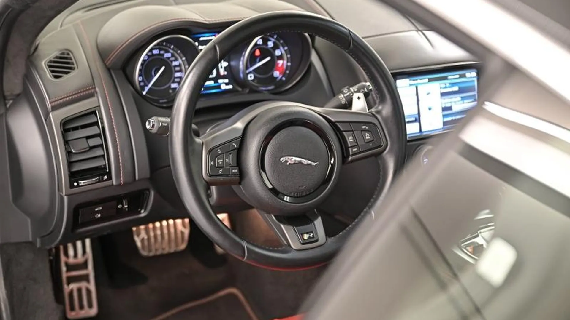 Jaguar F-Type Coupe — photo 15