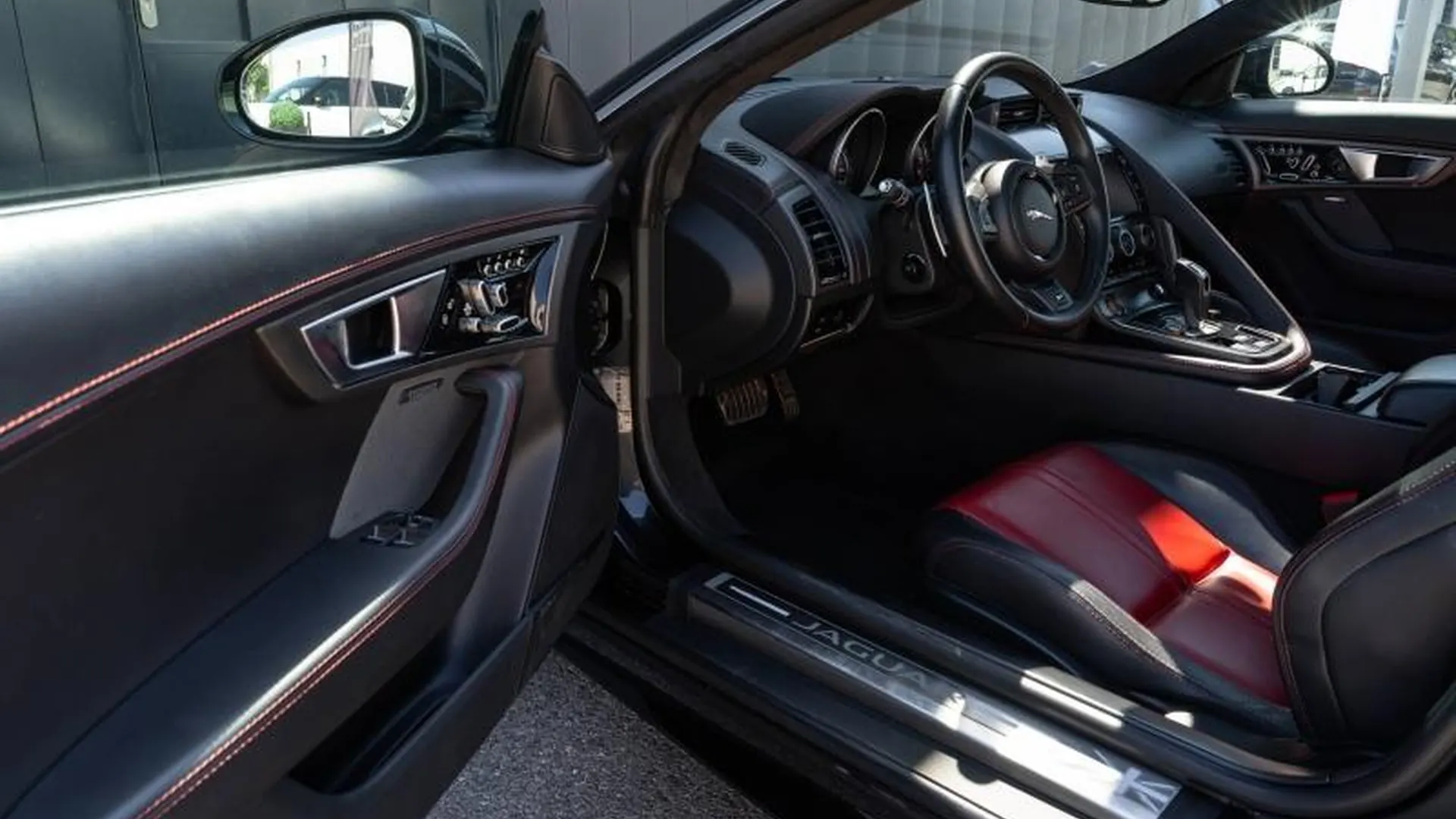 Jaguar F-Type — photo 6