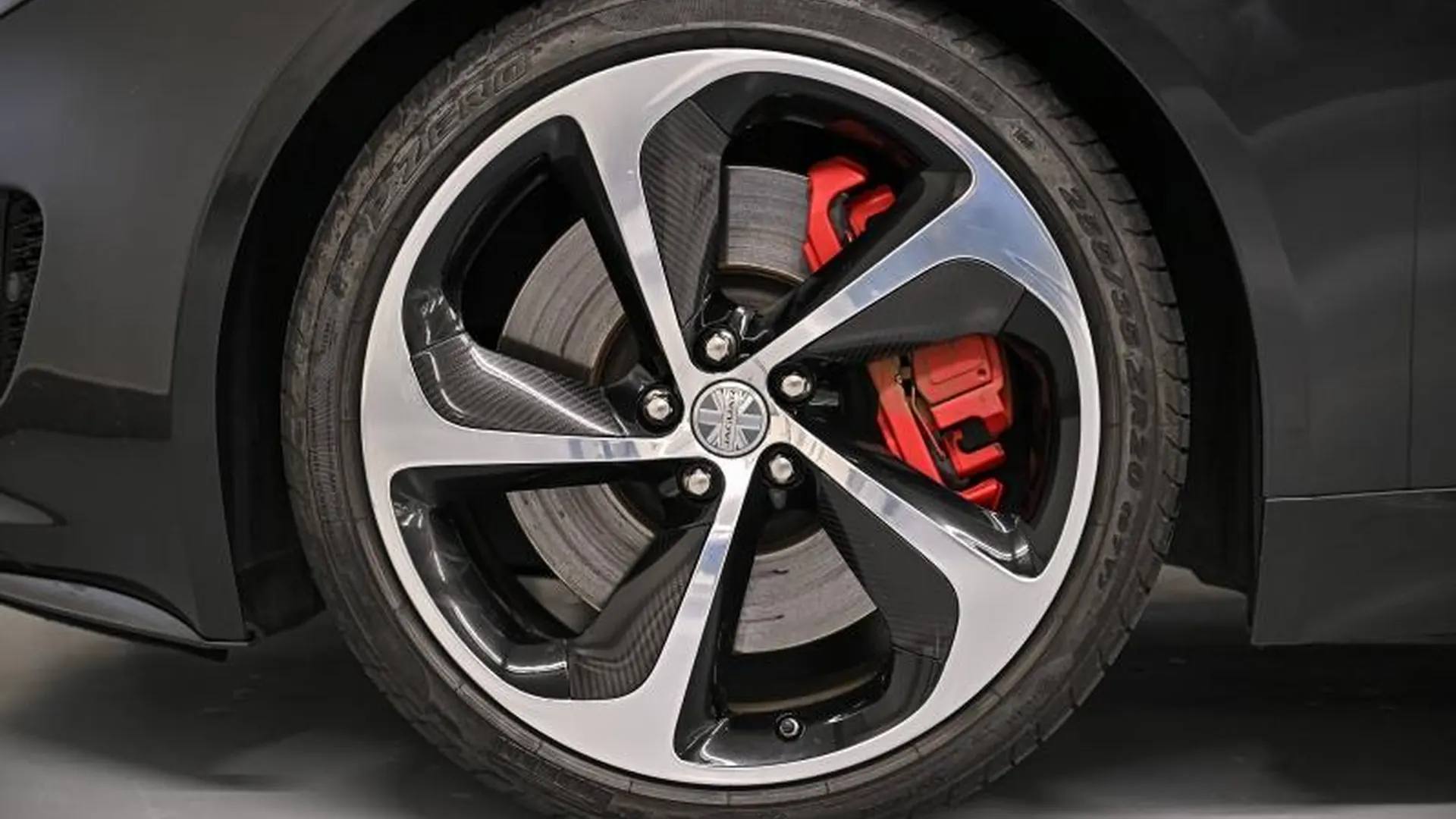 Jaguar F-Type Coupe — photo 13