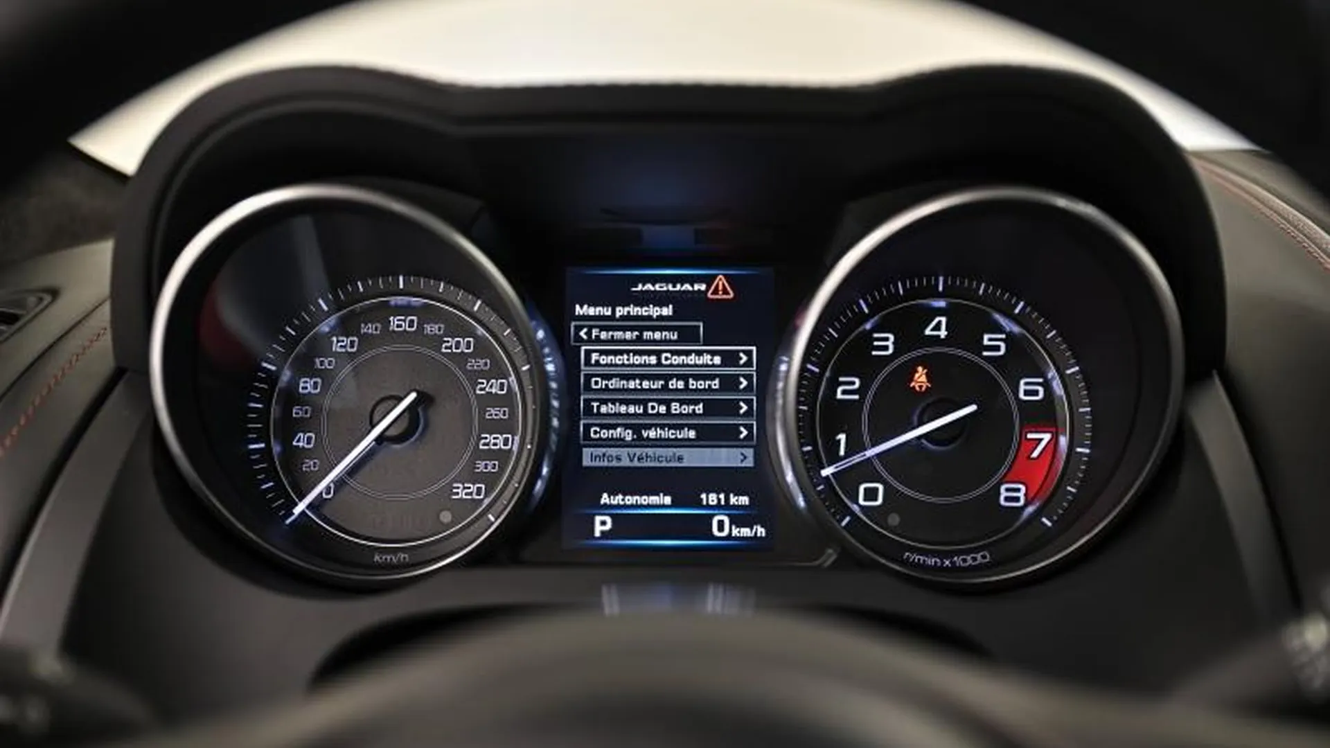 Jaguar F-Type Coupe — photo 26