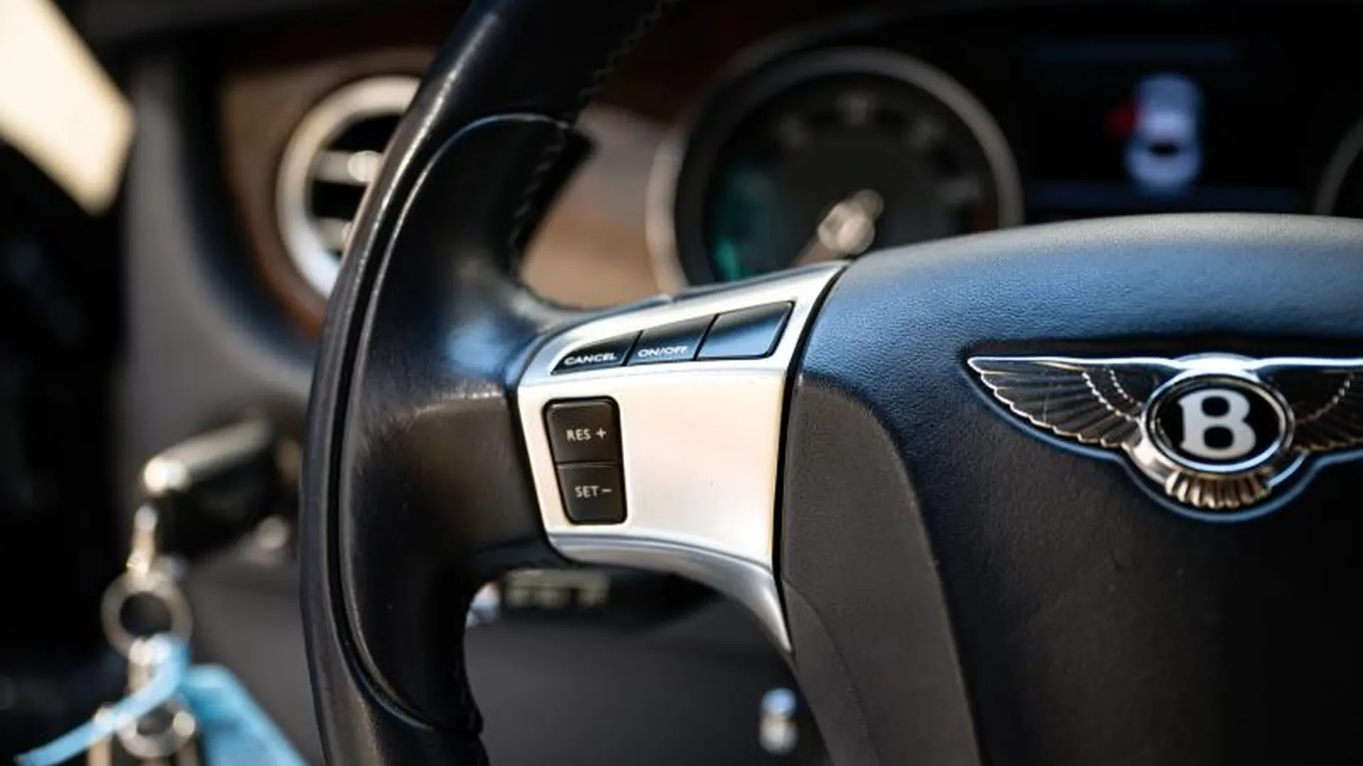 Bentley Continental GT — photo 25