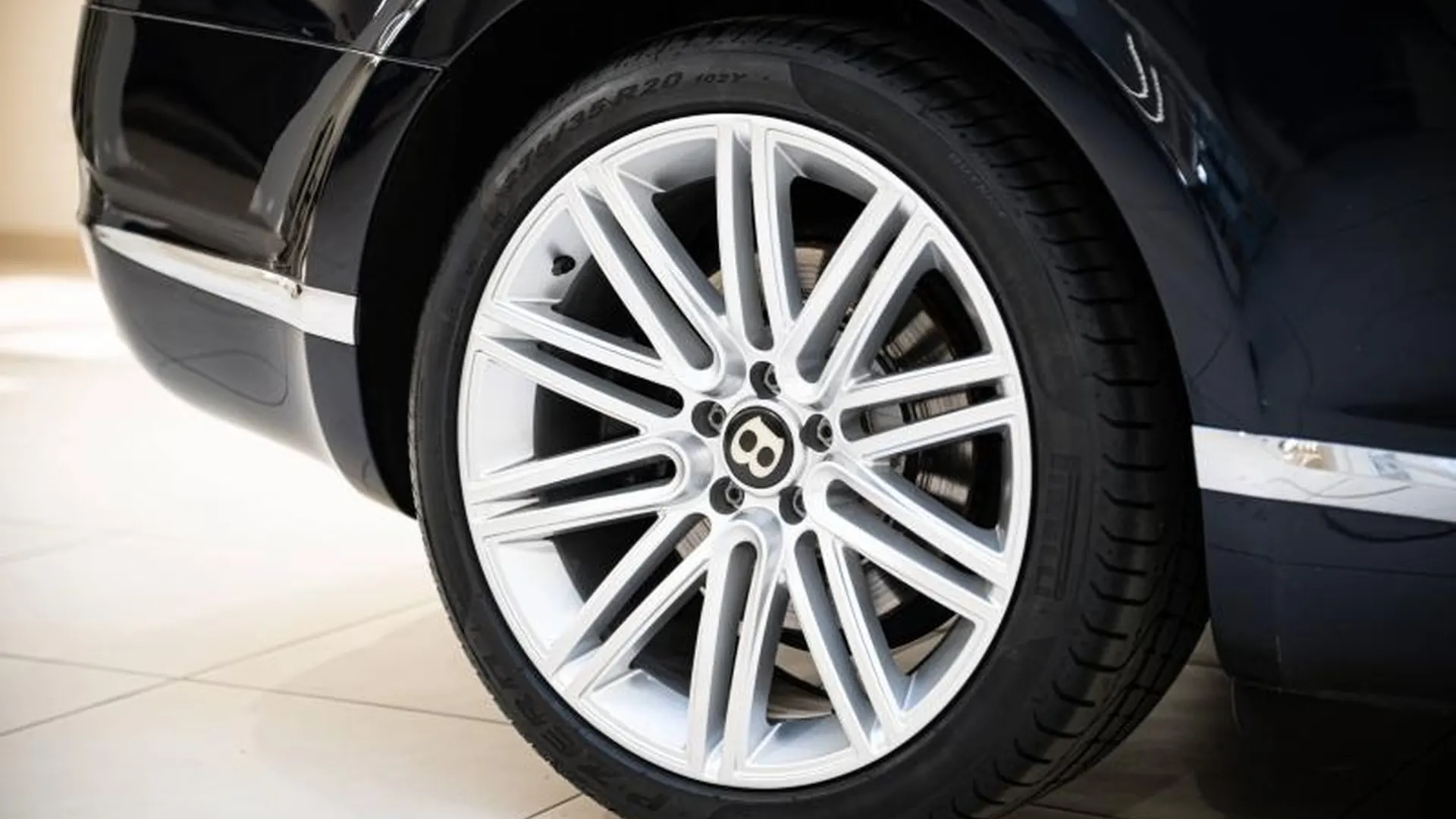Bentley Continental GT — photo 10