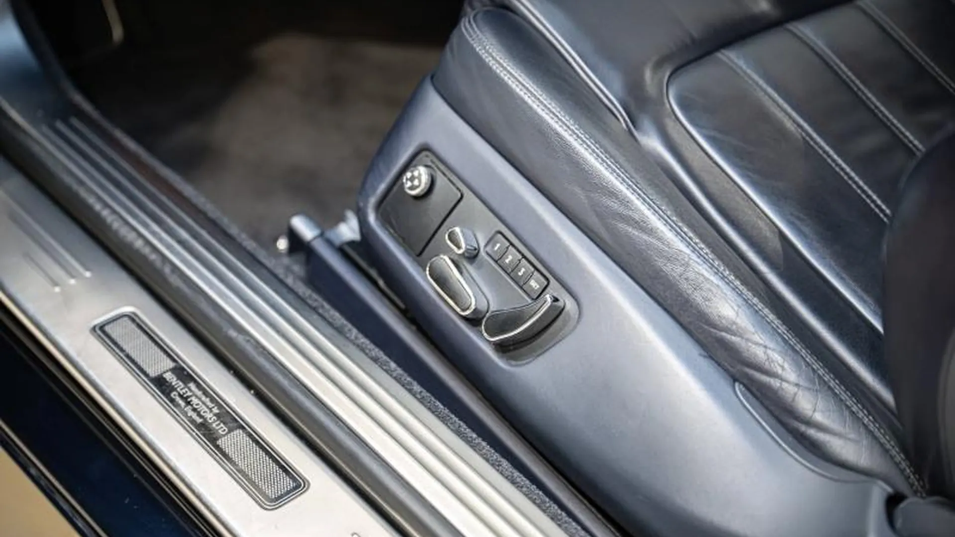 Bentley Continental GT — photo 18