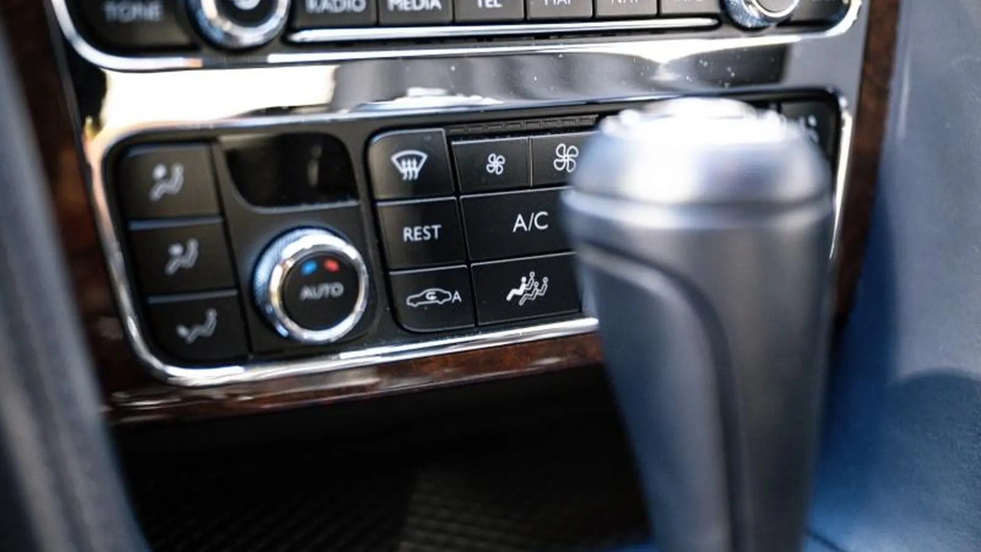 Bentley Continental GT — photo 32