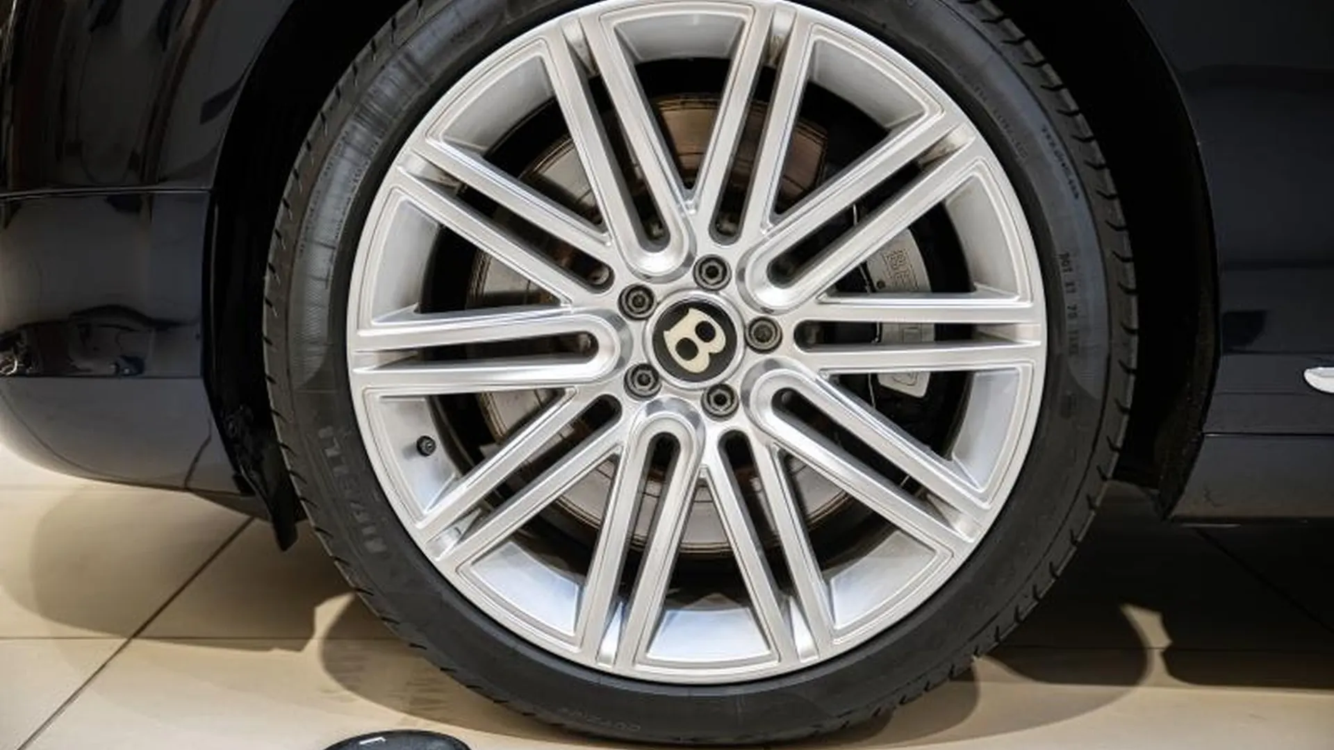 Bentley Continental GT — photo 17