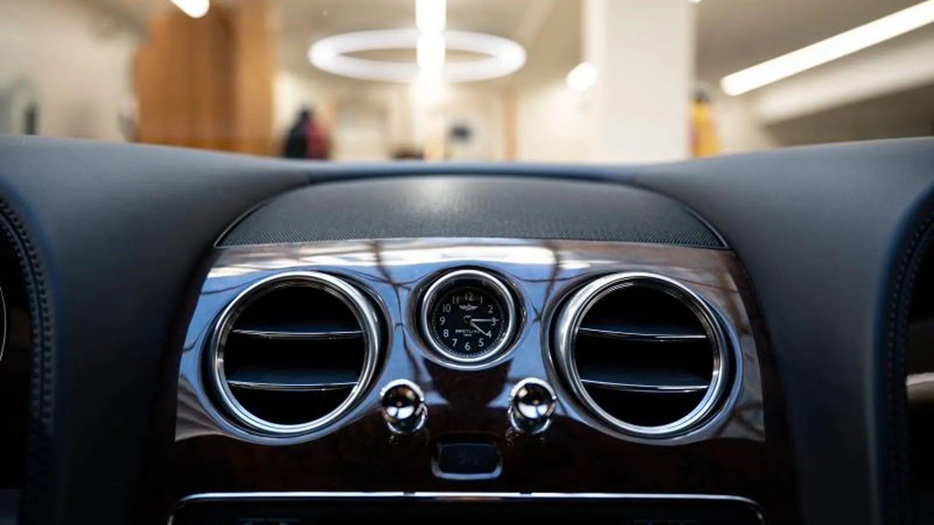 Bentley Continental GT — photo 26