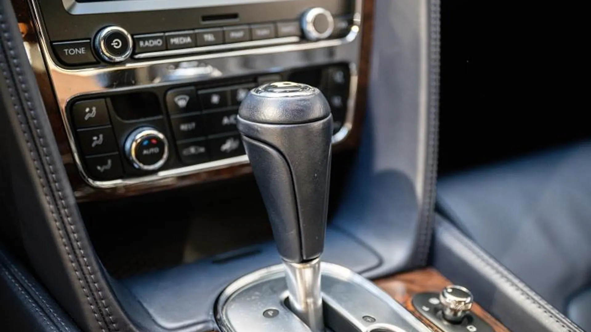 Bentley Continental GT — photo 30