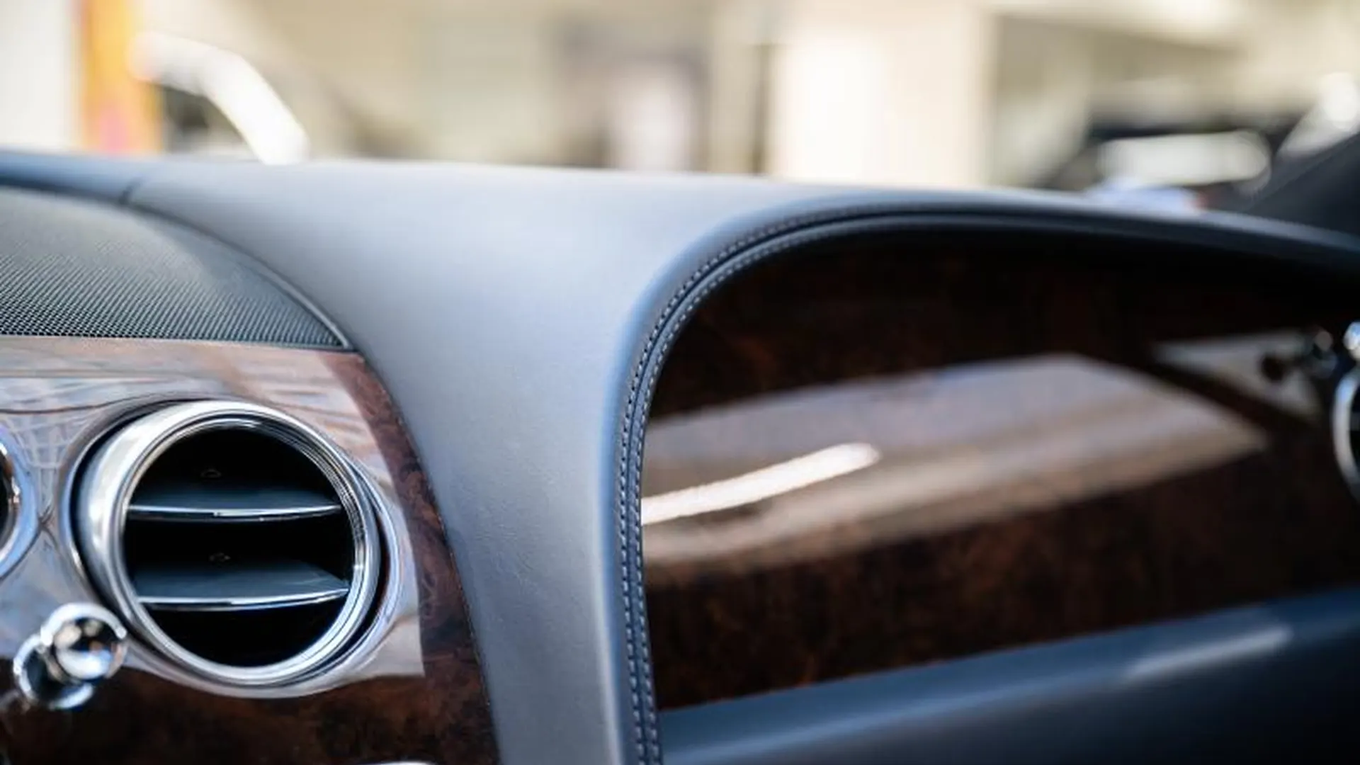 Bentley Continental GT — photo 31