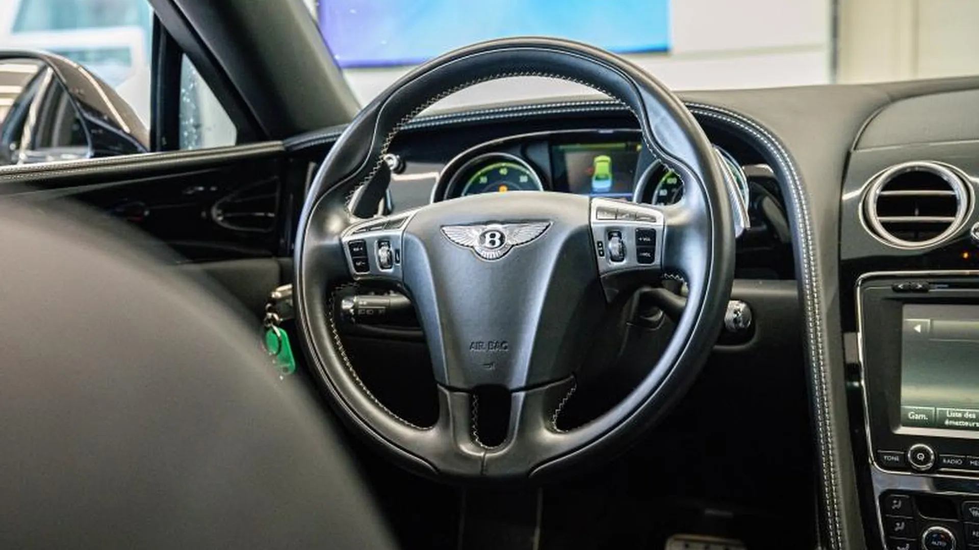 Bentley Flying Spur — photo 16