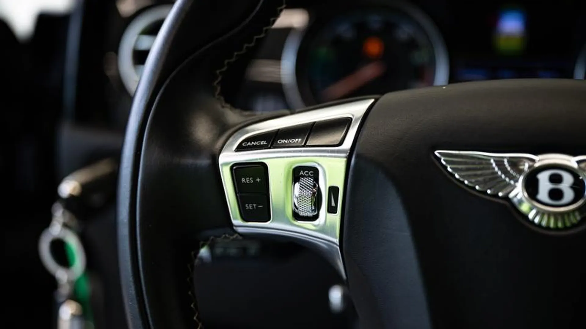 Bentley Flying Spur — photo 28