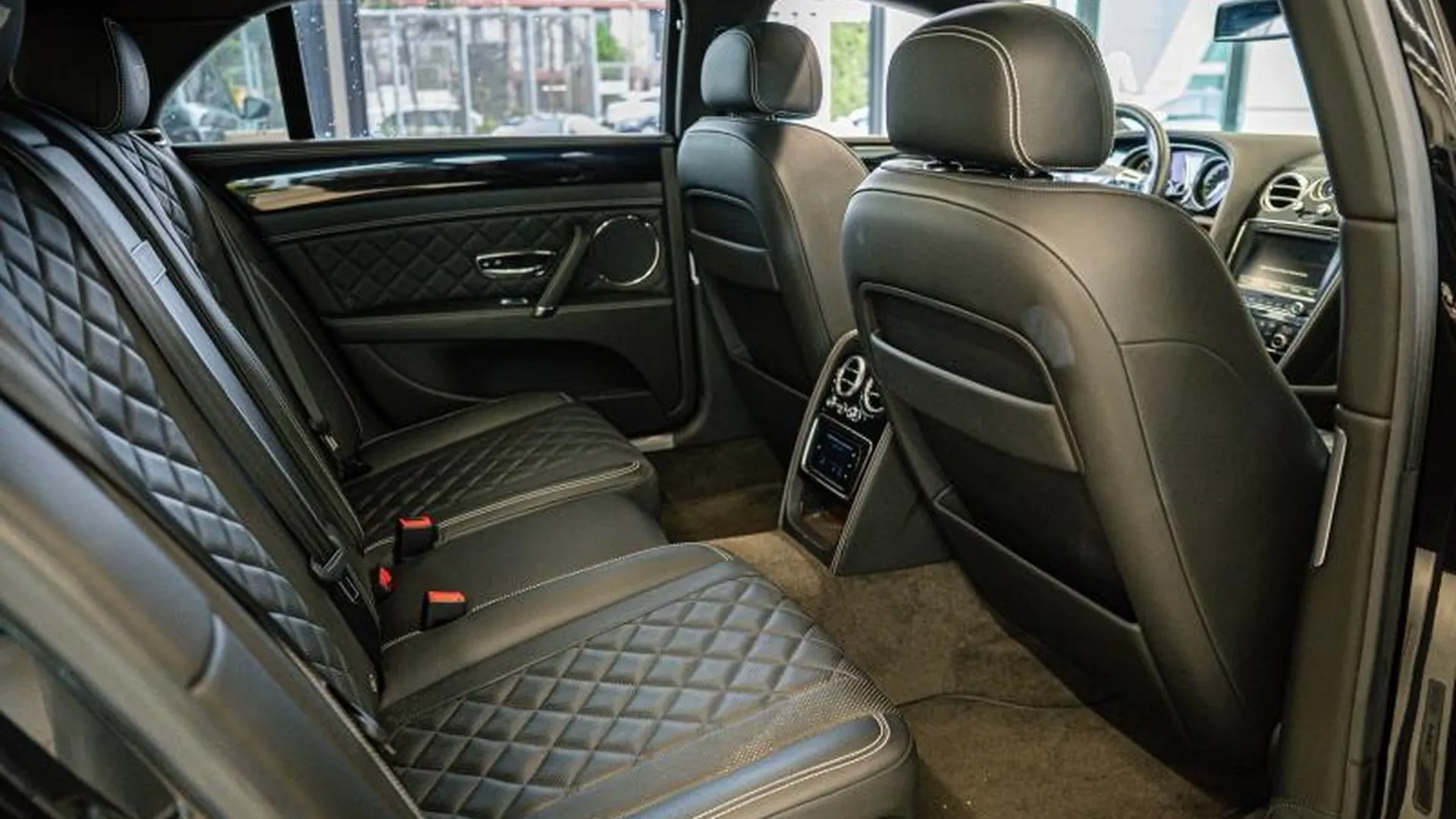 Bentley Flying Spur — photo 20