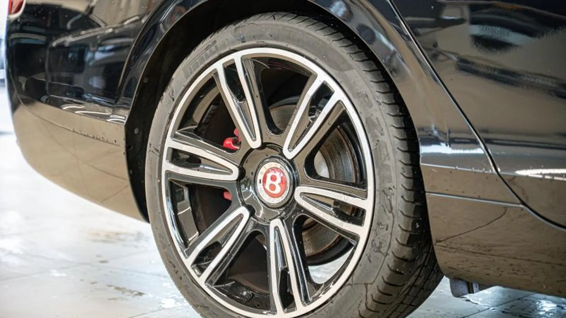 Bentley Flying Spur — photo 12