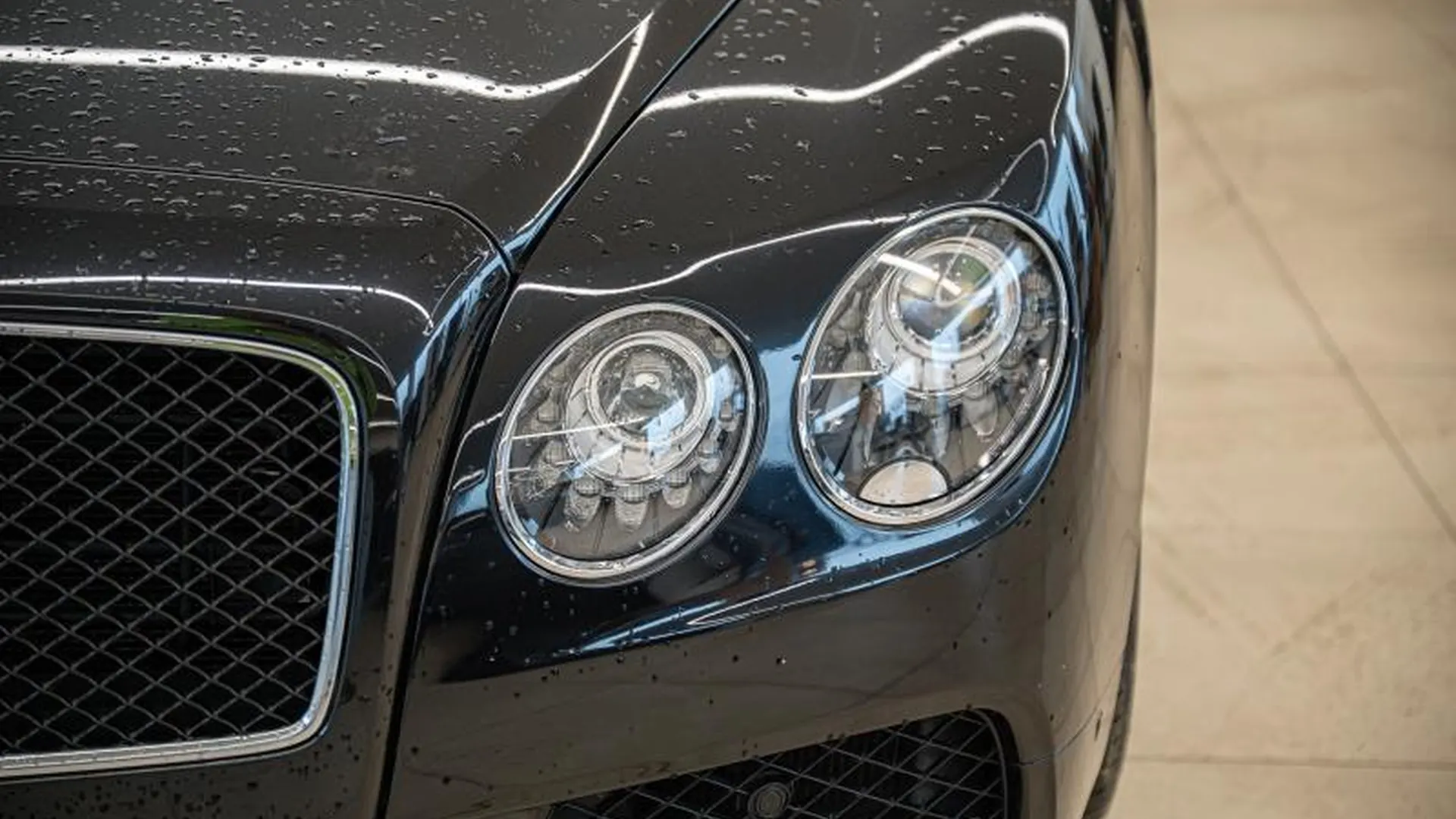Bentley Flying Spur — photo 6