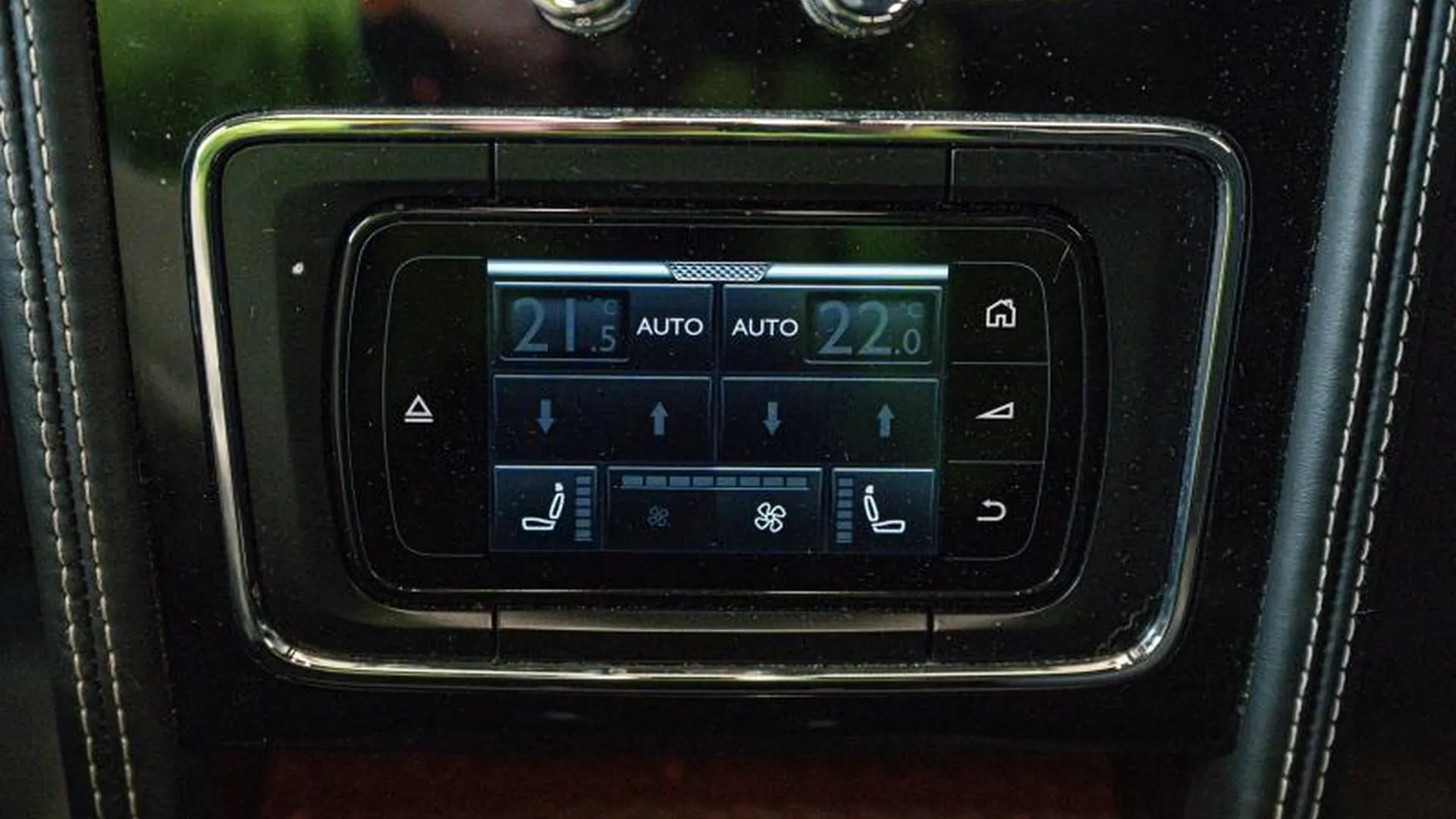 Bentley Flying Spur — photo 26