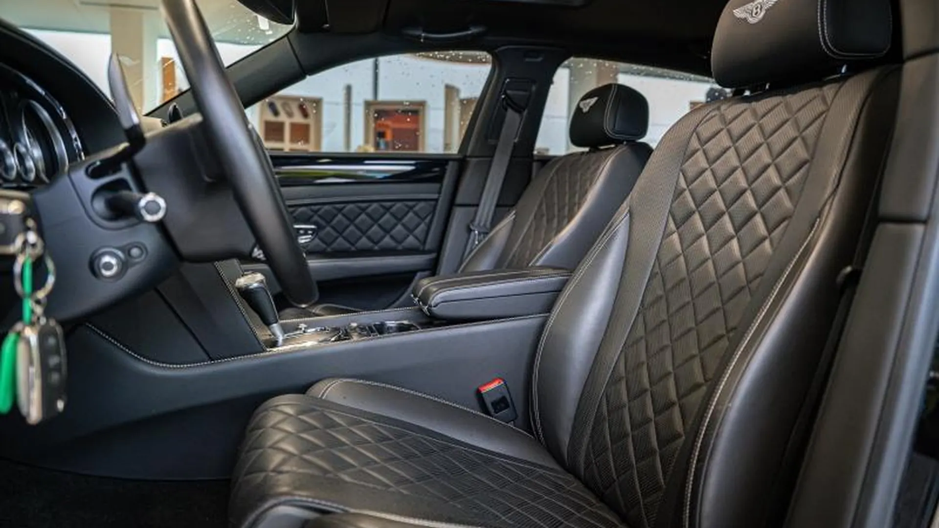 Bentley Flying Spur — photo 18