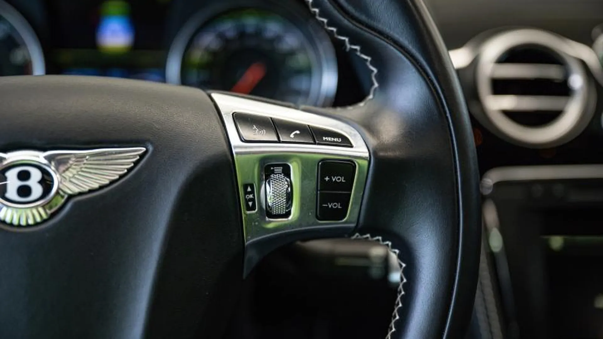 Bentley Flying Spur — photo 29