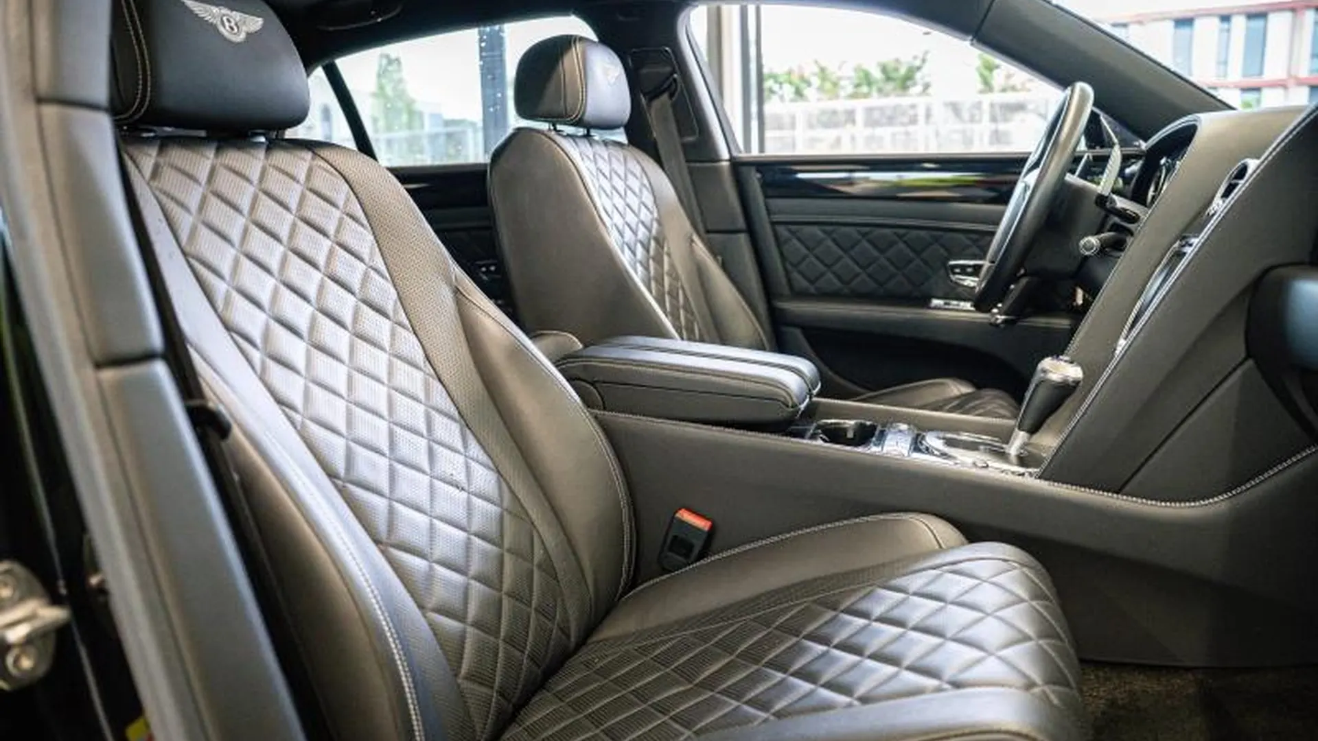 Bentley Flying Spur — photo 19