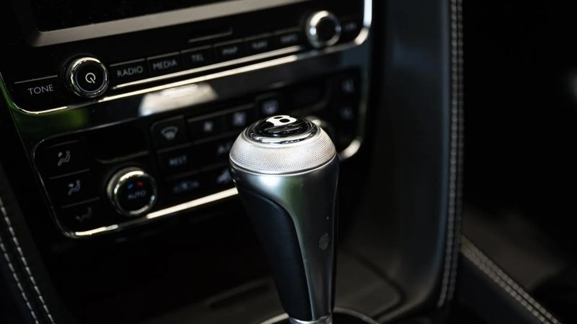 Bentley Flying Spur — photo 31