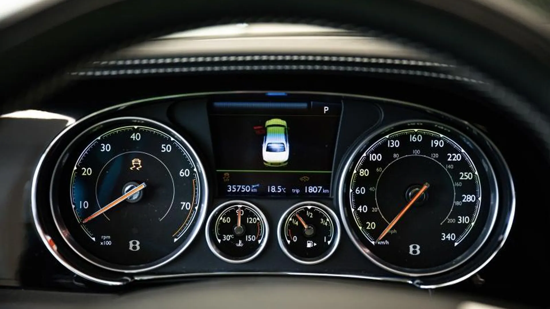 Bentley Flying Spur — photo 27