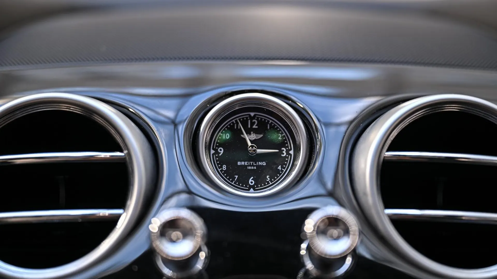 Bentley Flying Spur — photo 36