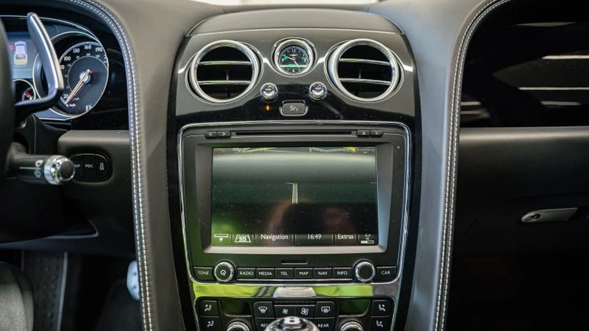 Bentley Flying Spur — photo 35