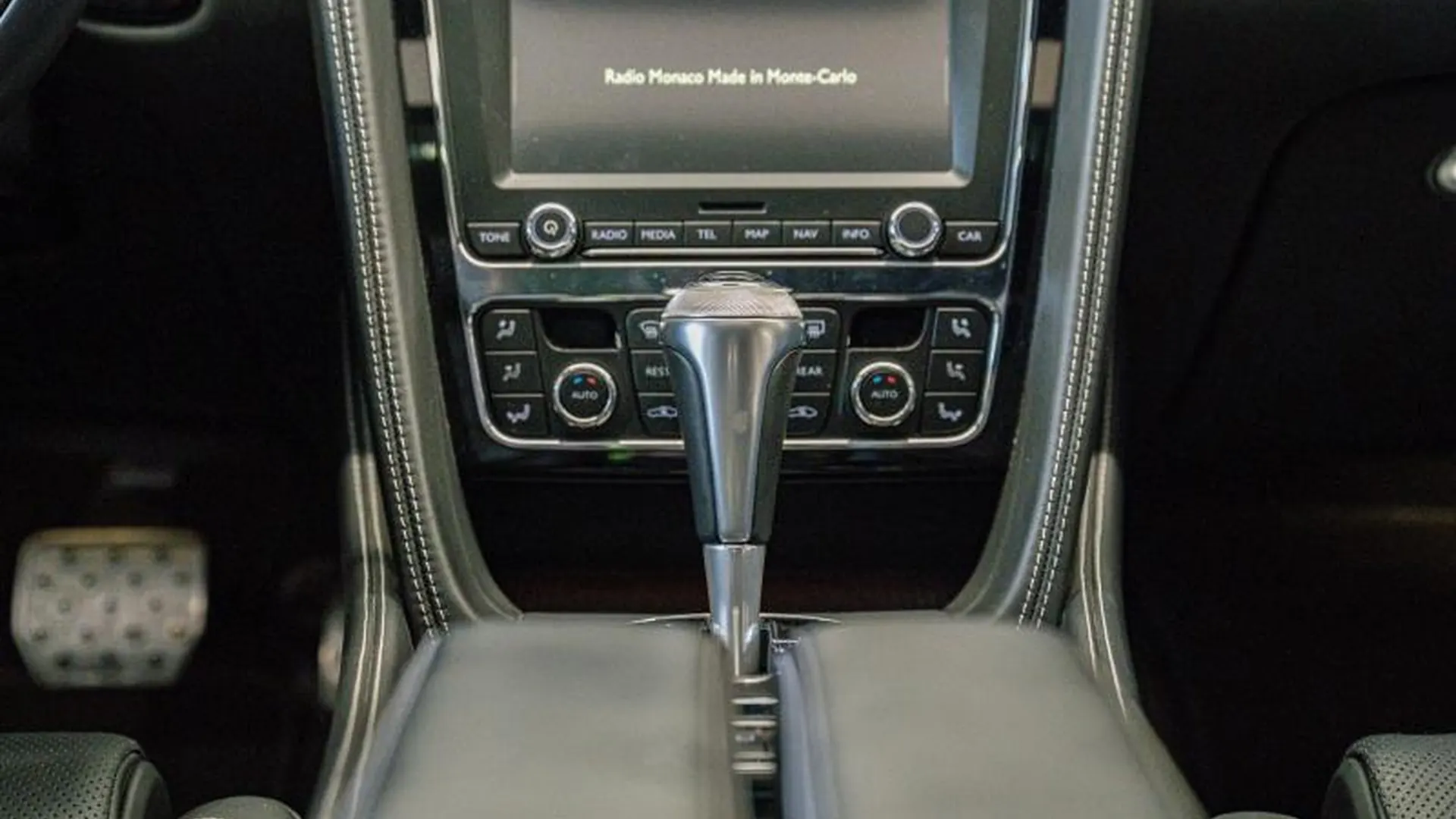 Bentley Flying Spur — photo 25