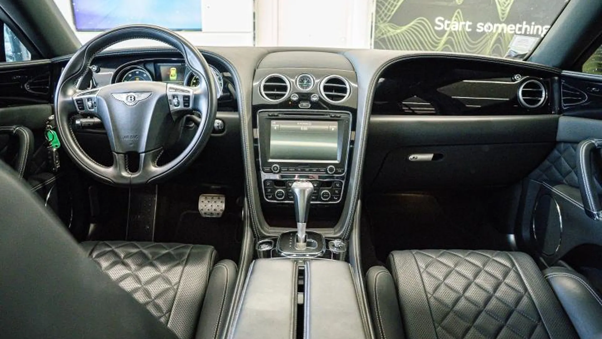 Bentley Flying Spur — photo 15