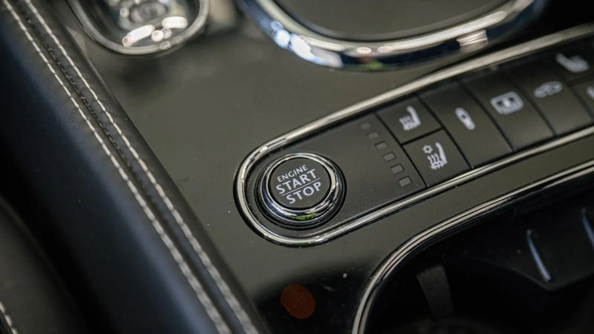 Bentley Flying Spur — photo 34