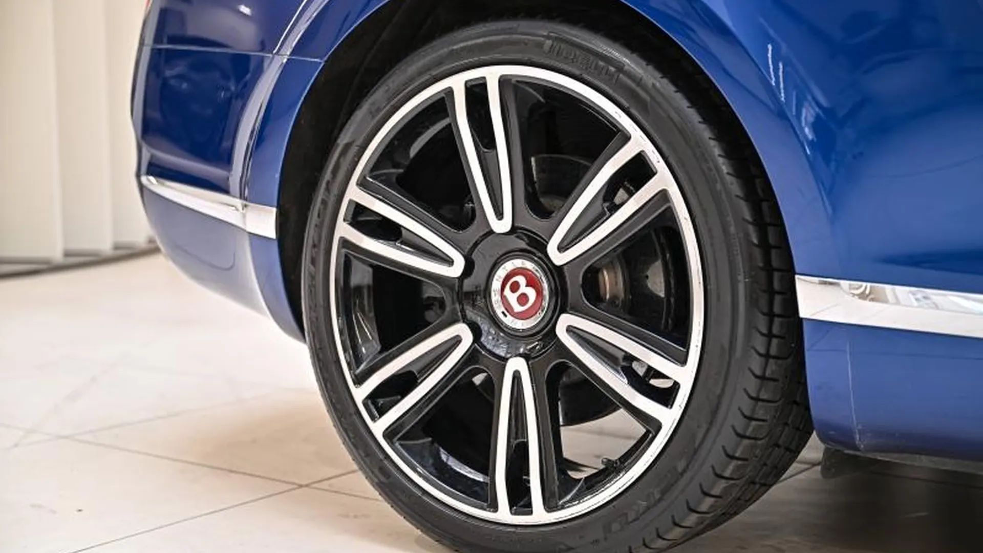 Bentley Continental GTC — photo 11