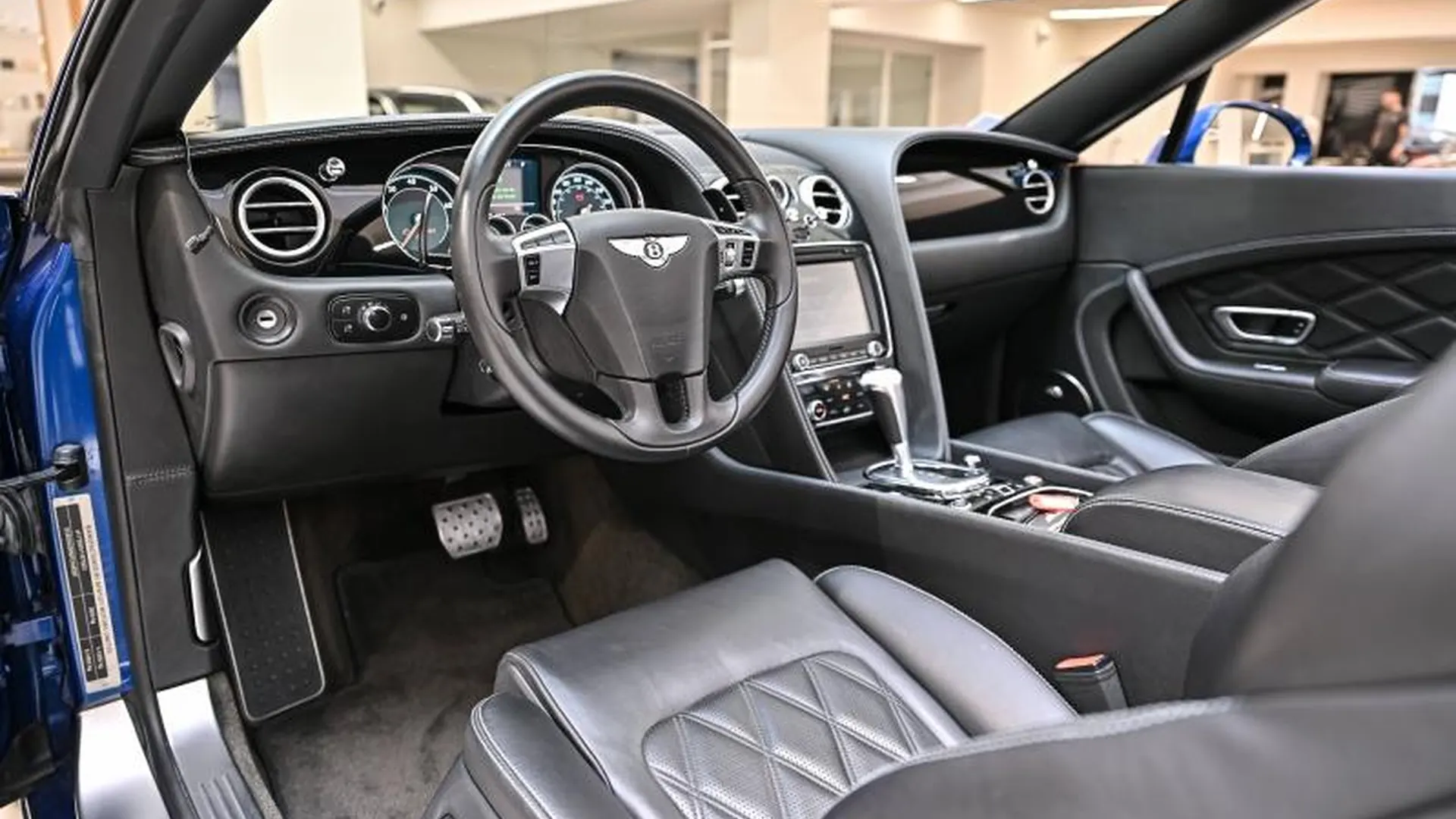 Bentley Continental GTC — photo 20