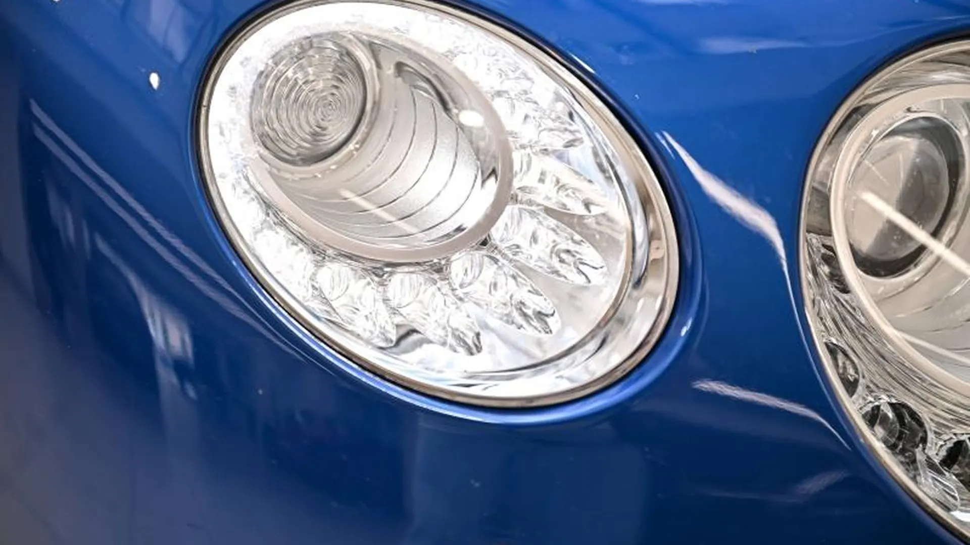 Bentley Continental GTC — photo 9