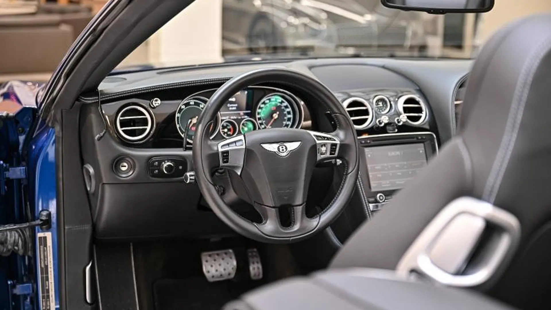 Bentley Continental GTC — photo 19