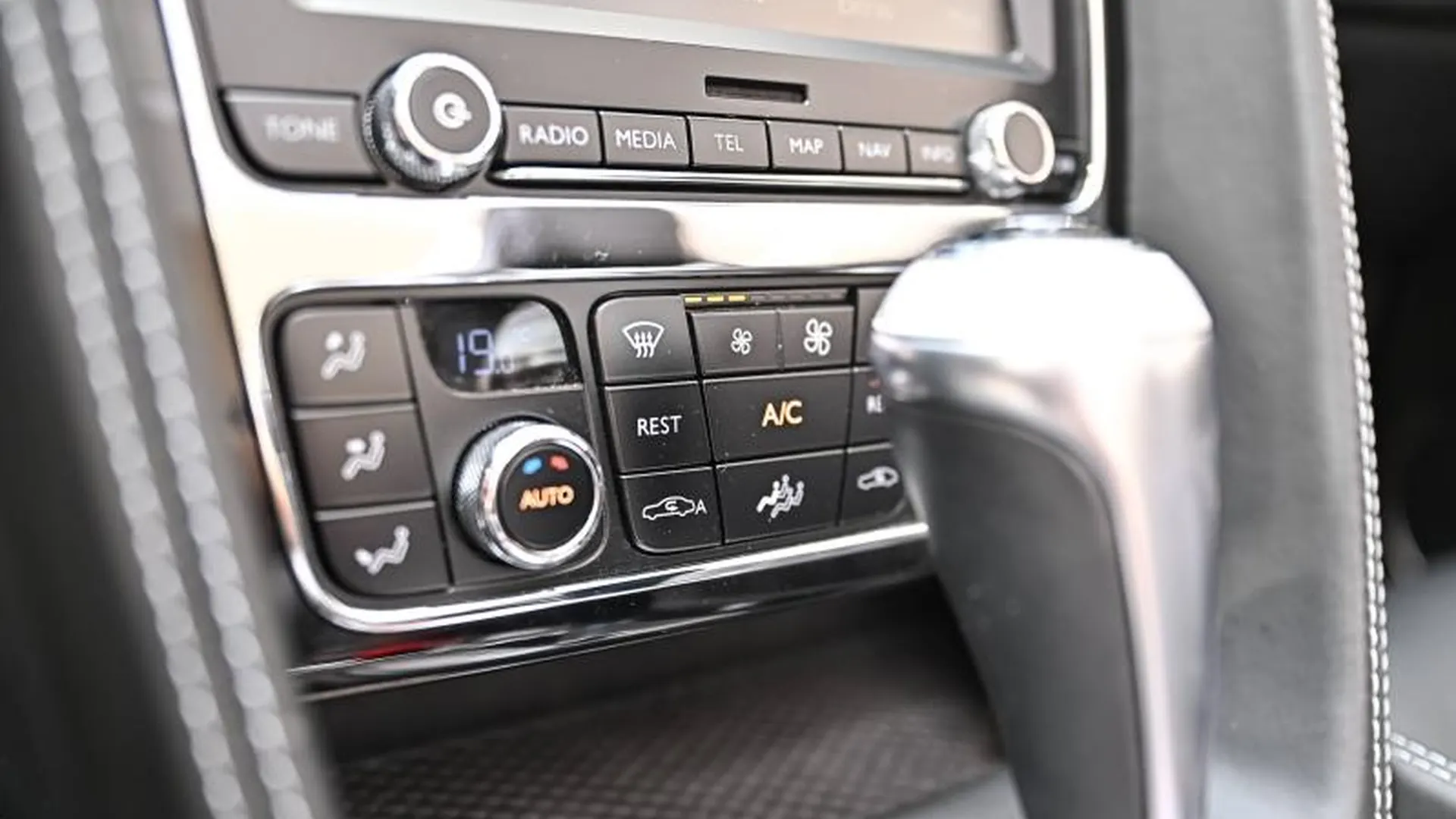 Bentley Continental GTC — photo 32