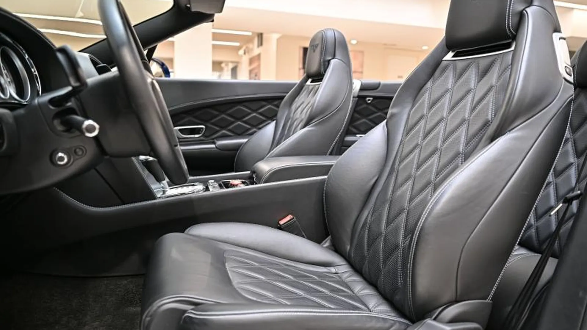 Bentley Continental GTC — photo 21