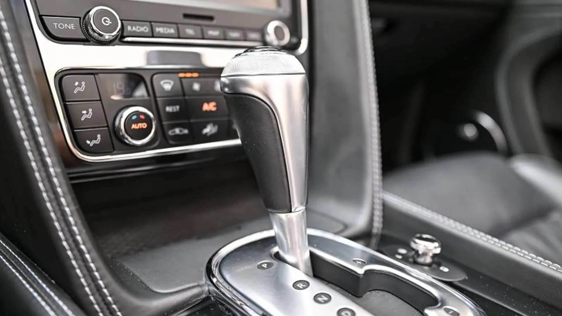 Bentley Continental GTC — photo 33