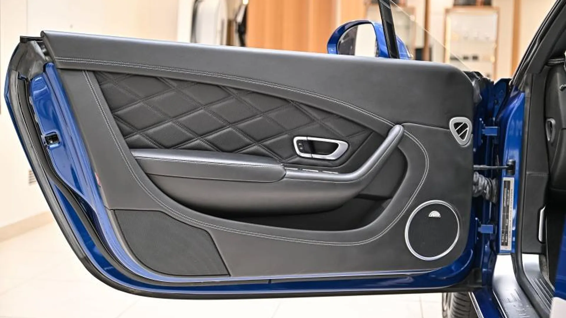 Bentley Continental GTC — photo 18